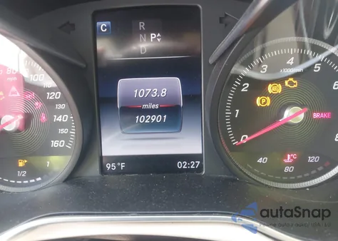 2017 Mercedes-Benz C 300 Luxury/Sport z USA, uszkodzony, nr VIN 55SWF4JB6HU186221